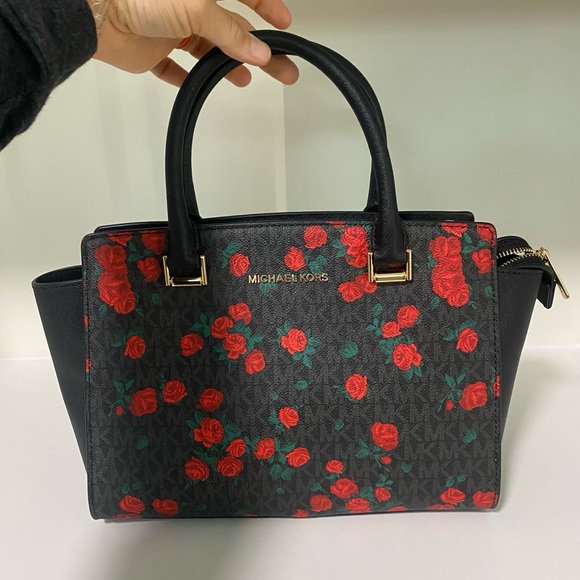 MK Red Rose Crossbody - Picture 6 of 11